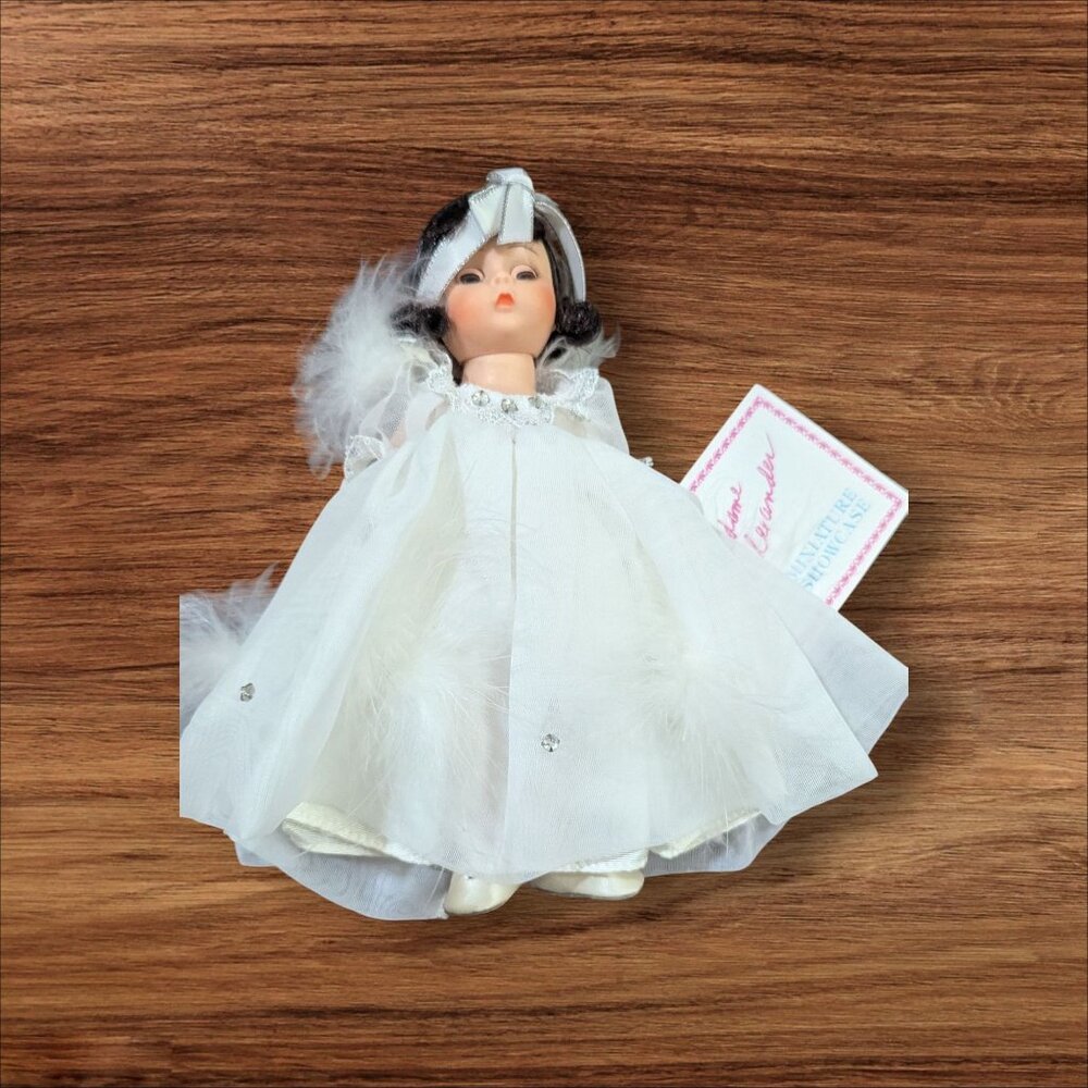 Madame Alexander Miniature Showcase SNOW WHITE 8"‎ Brunette no box